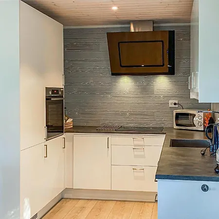 3 Bedroom Beautiful In בית נופש Torvikbukt