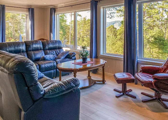 3 Bedroom Beautiful In Feriehus *