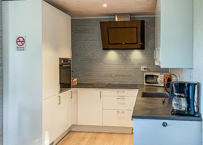 3 Bedroom Beautiful In Feriehus Torvikbukt